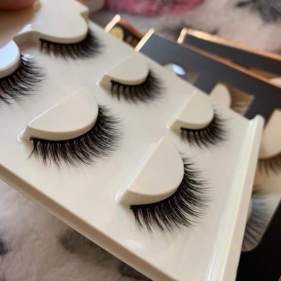 Lashes - Picture 2 of 4